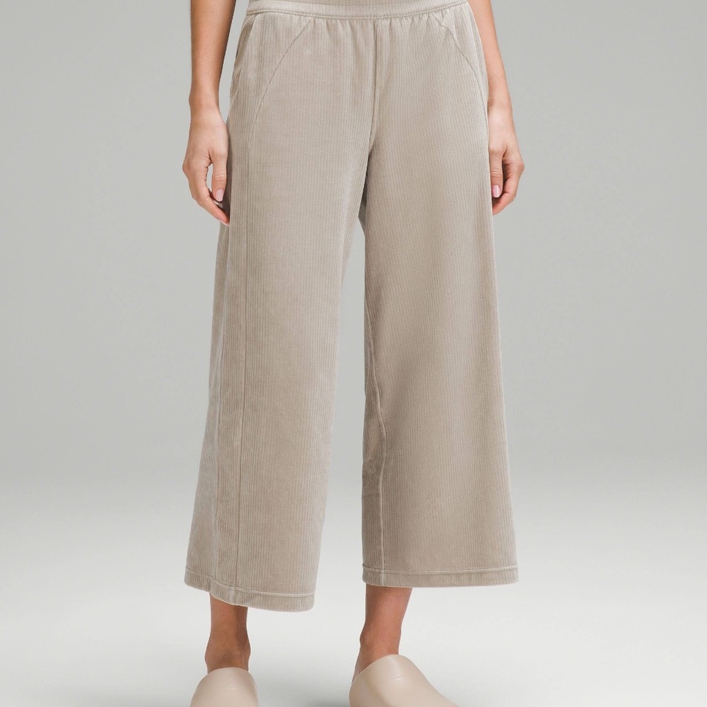 Lululemon Scuba Mid Rise Wide Leg Crop Velvet Cord Riverstone Size 8